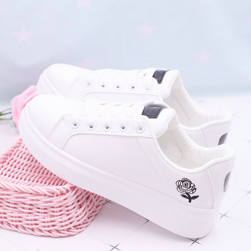 Baskets blanches roses
