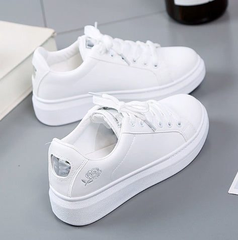 Baskets blanches roses