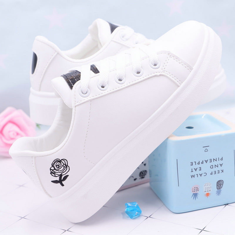 Baskets blanches roses